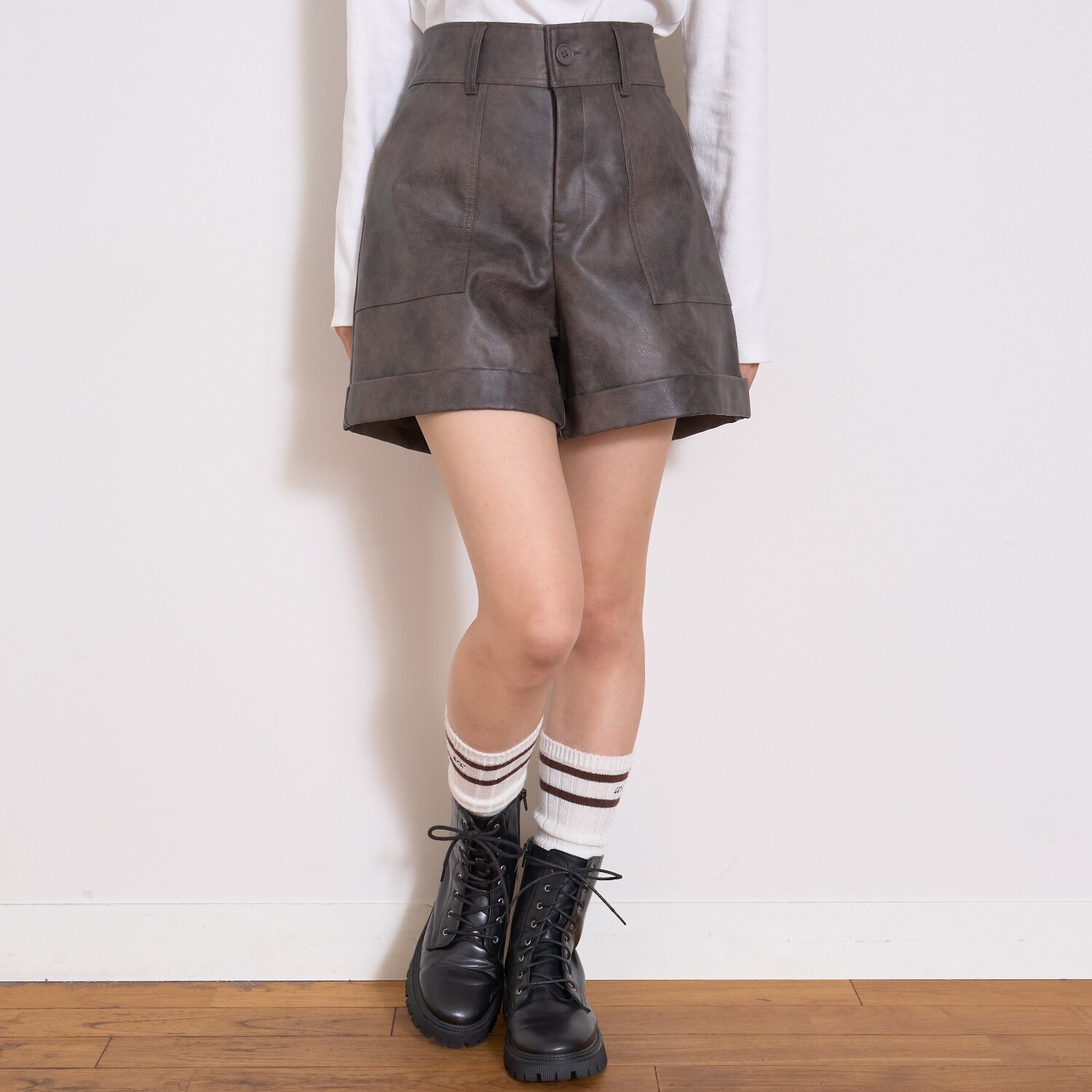 【LTXC】合皮ショートパンツ