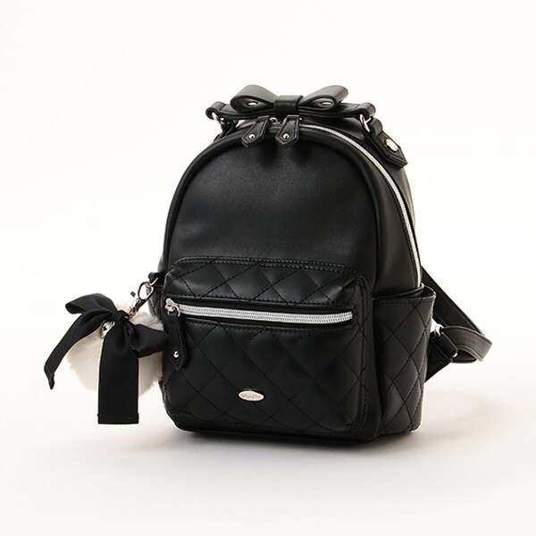 キルトポケット梵天ファーチャームつき合皮リュック