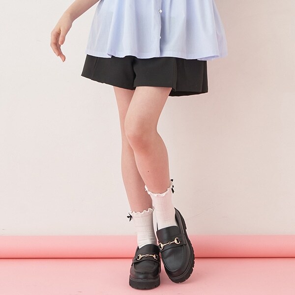 チェーンベルトつきショートパンツ