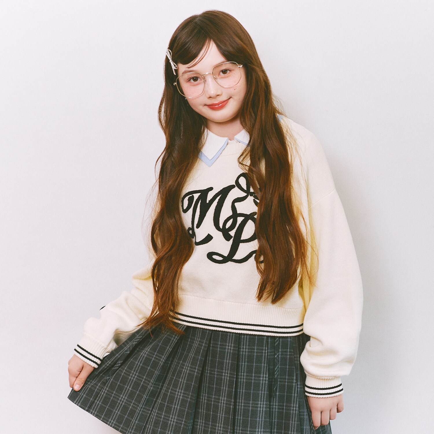 ロゴさがら刺しゅうニット