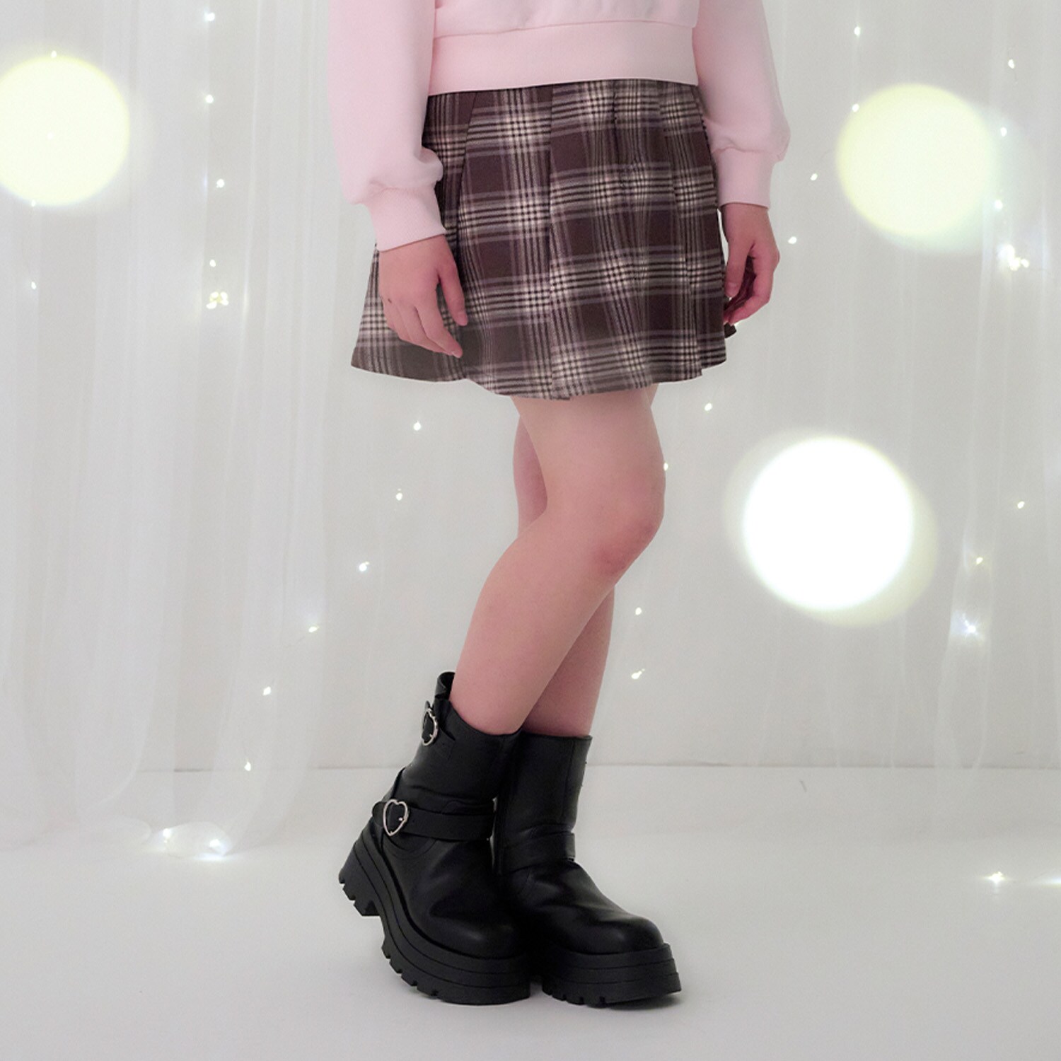 合皮ベルトつきプリーツスカート（暖かスパッツつき）