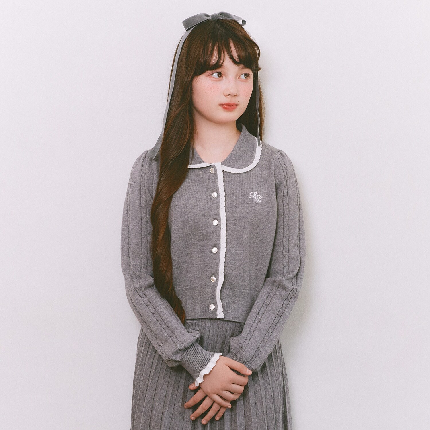 衿つきカーディガン