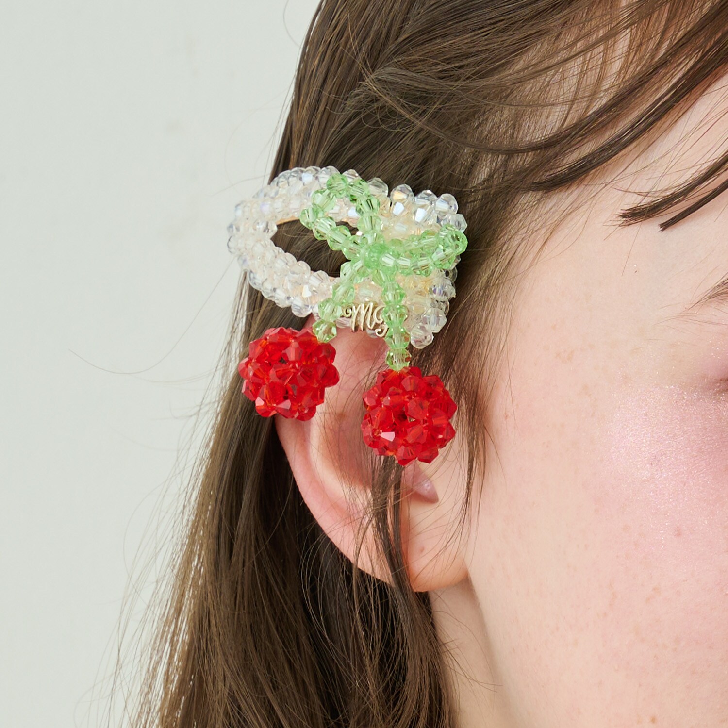 キラキラビーズチェリーピン