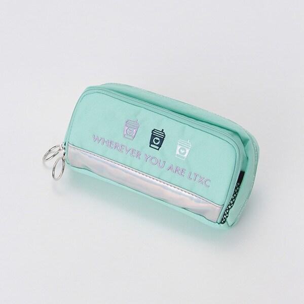 ロゴ刺しゅうフラップポケットポーチ