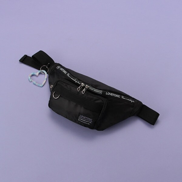 ハートカラビナつきロゴパッチウエストバッグ