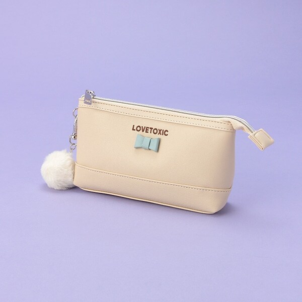 ポンポンつきポーチ