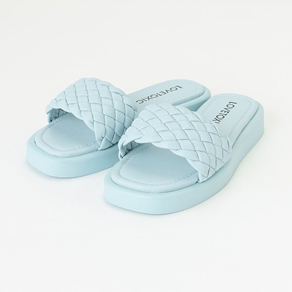 エナメル調サンダル