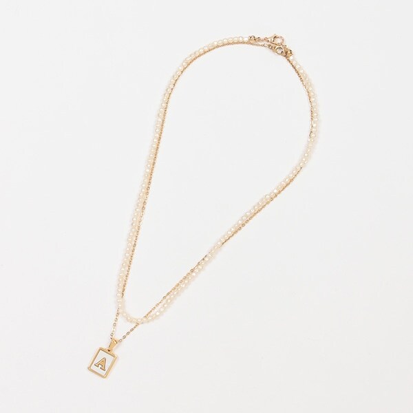 パールつきイニシャルネックレス