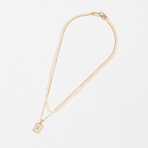 パールつきイニシャルネックレス