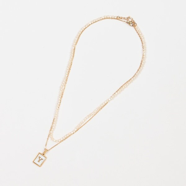 パールつきイニシャルネックレス