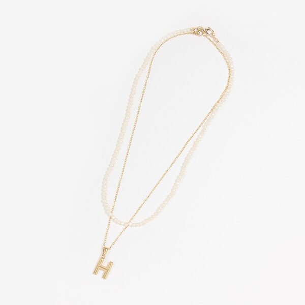 パールつきイニシャルネックレス