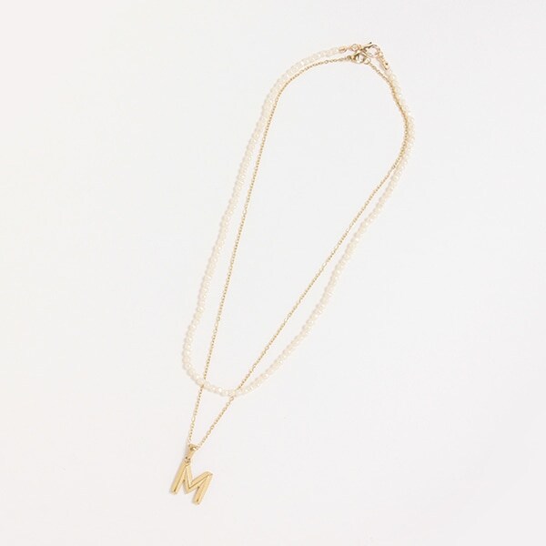 パールつきイニシャルネックレス