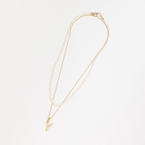 パールつきイニシャルネックレス