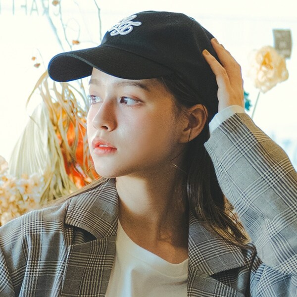 立体ロゴローキャップ