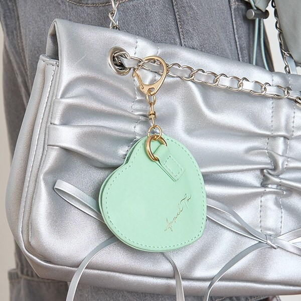 ハート缶バッジケースキーホルダー