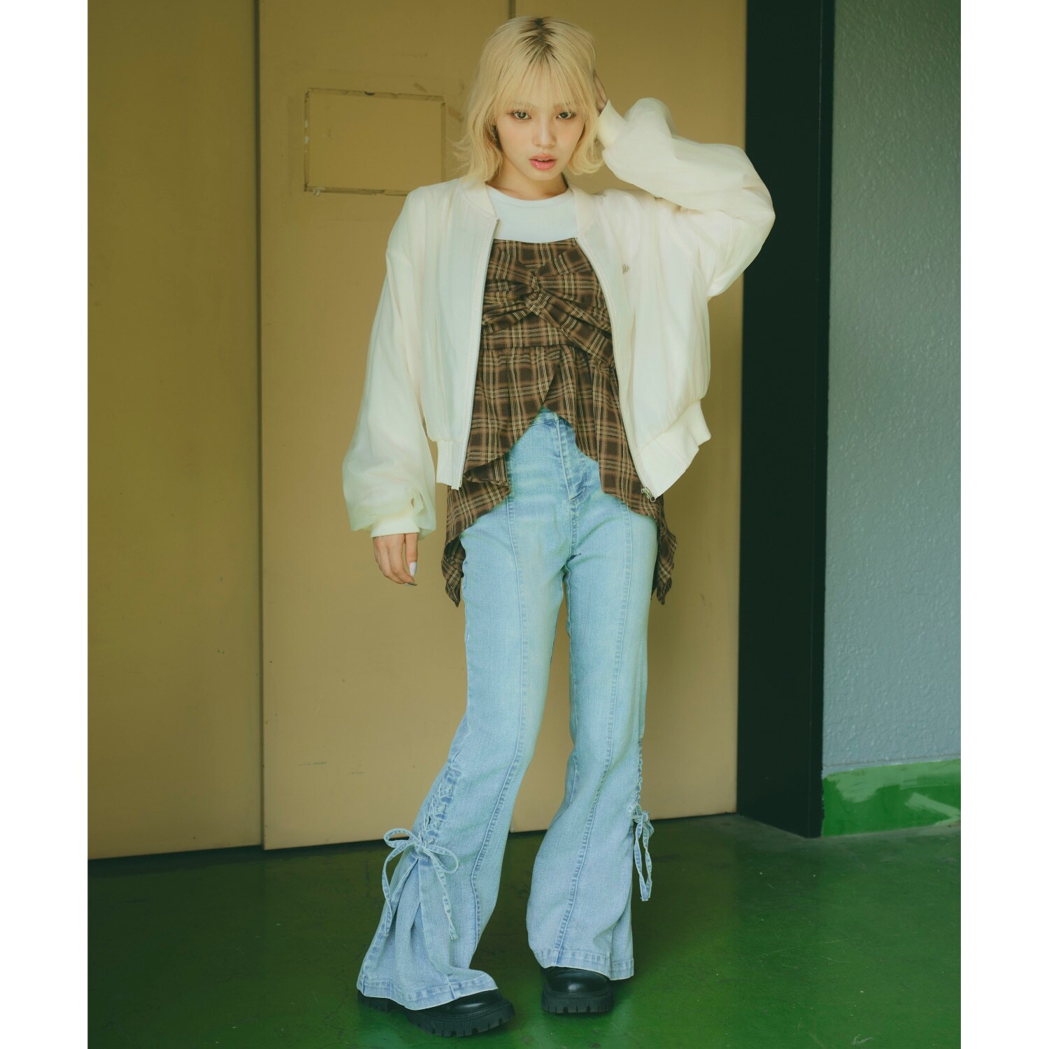 レースアップリボンフレアデニムパンツ