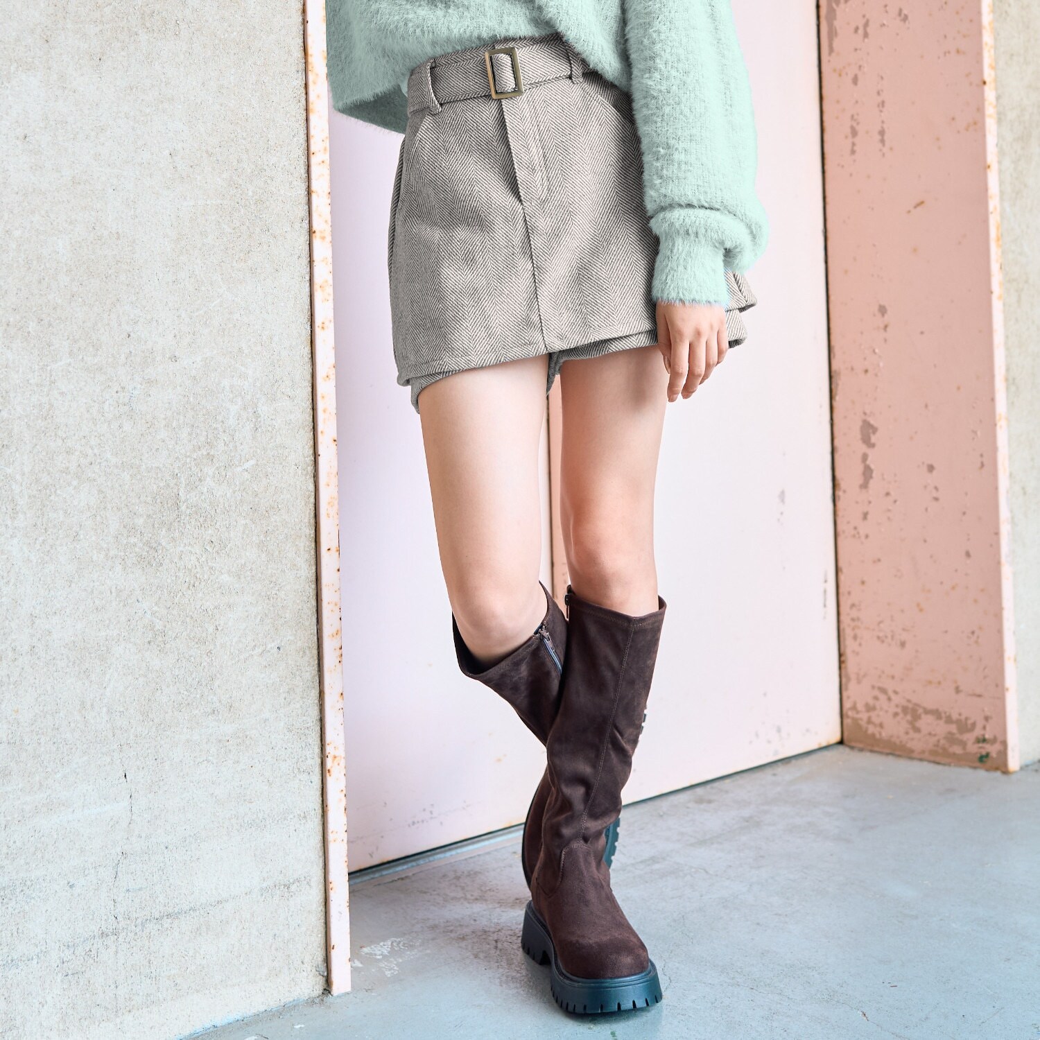 ベルトつきヘリンボ-ンペプラムスカパン