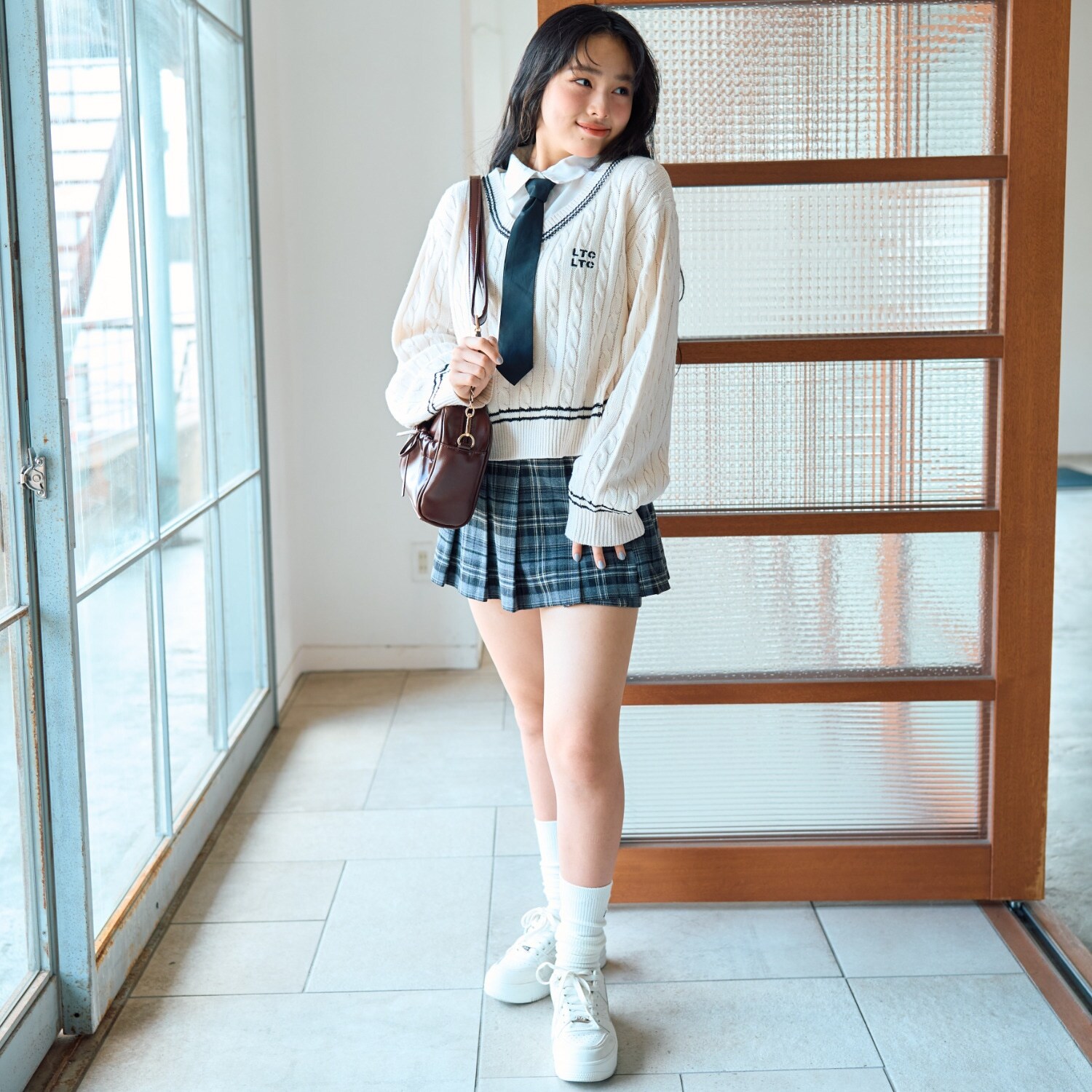 衿つきレイヤードニット