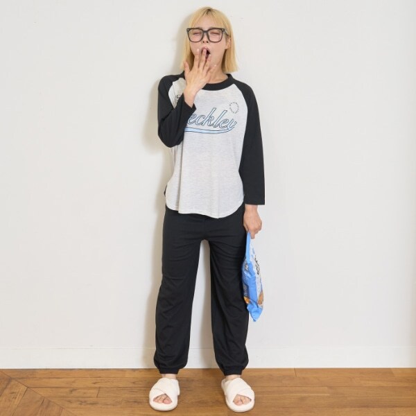 【ルームウェア/パジャマ】ロゴラグラン長袖Tシャツ＆パンツセット