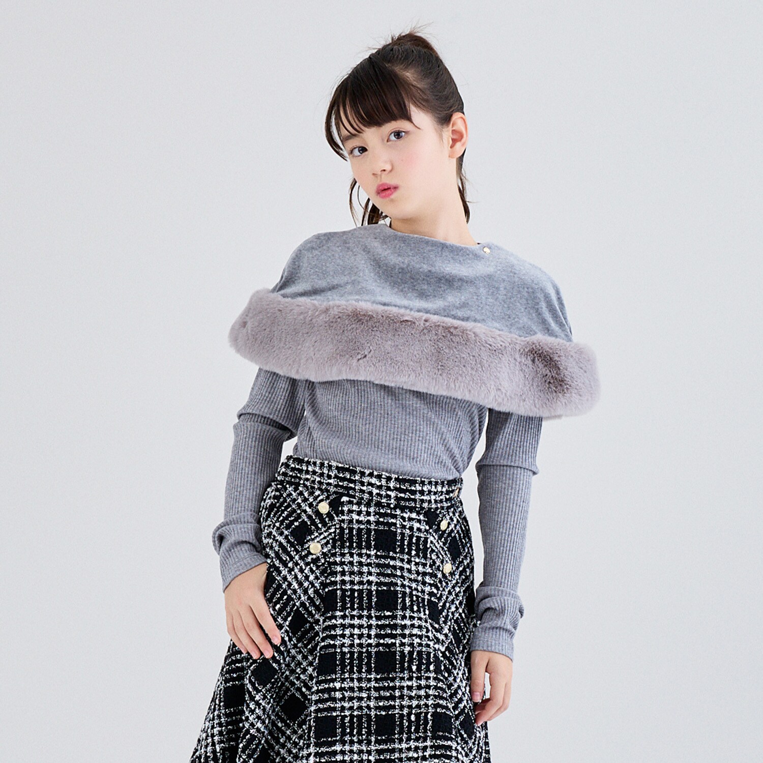 ケープつきラメカットソー