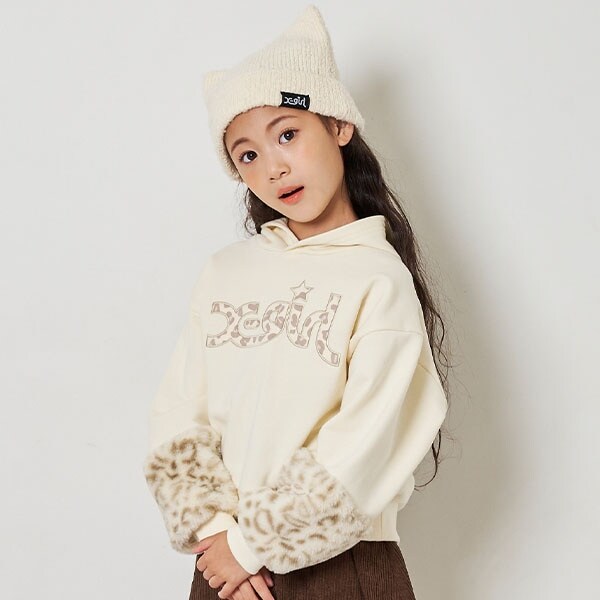 アニマルロゴ袖ファーパーカー