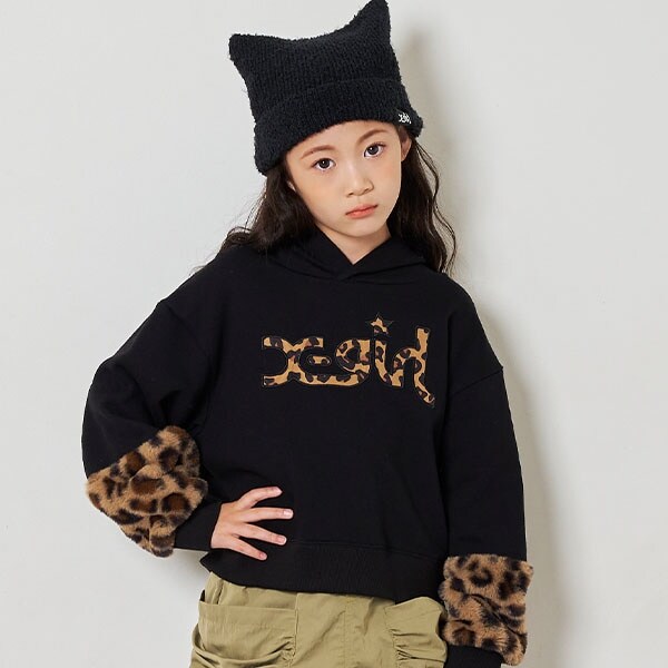 アニマルロゴ袖ファーパーカー