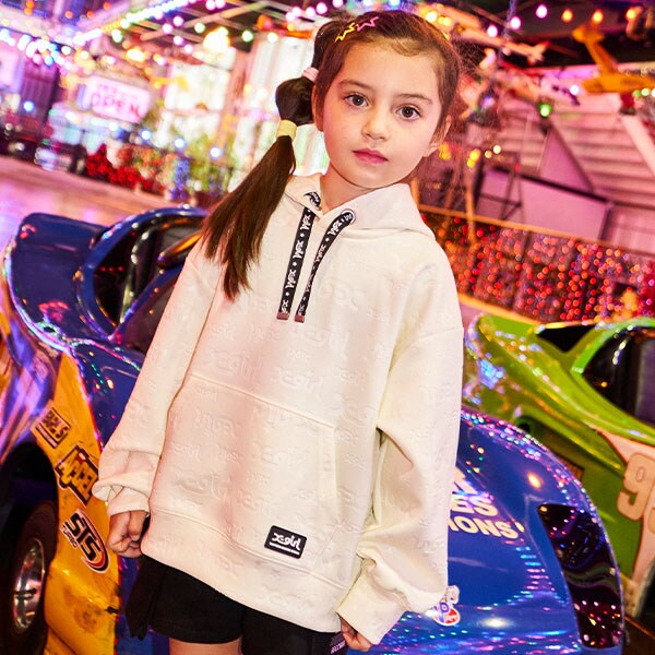 エンボスロゴパーカー