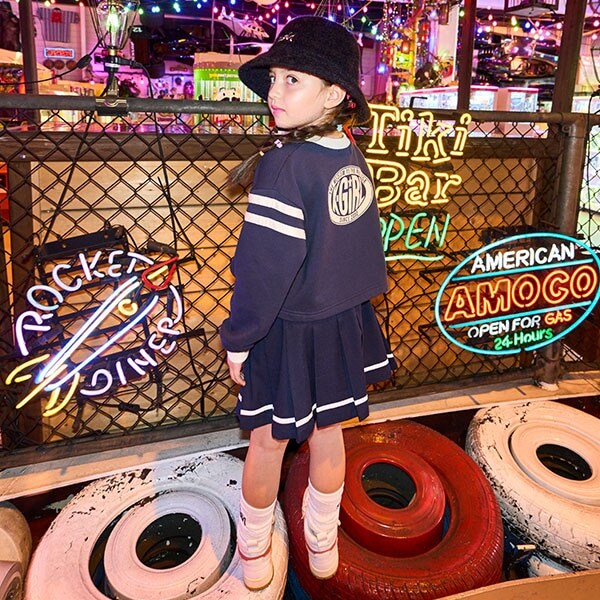 オーバルロゴライントレーナー+ラインプリーツスカートセット