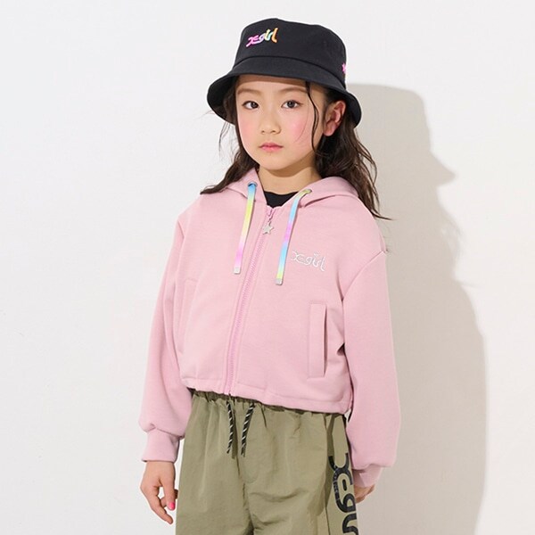 エンボスロゴショート丈ジップパーカー