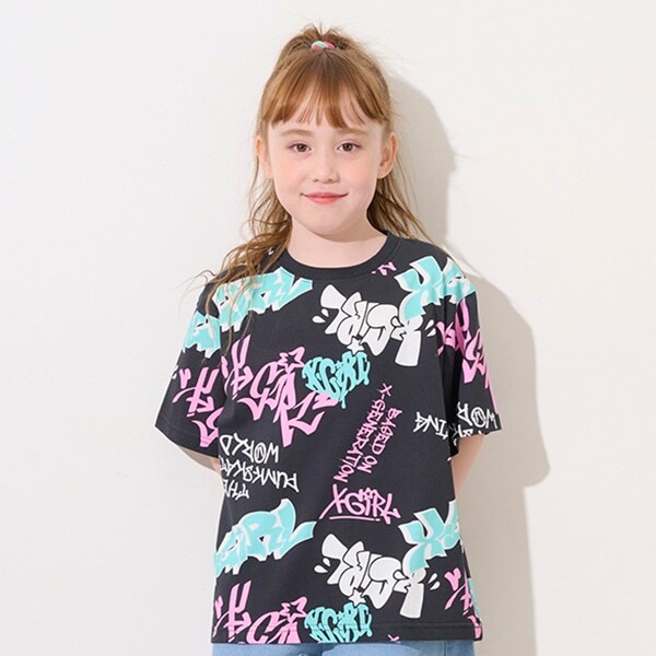 【TBSドラマ フェイクマミー 着用アイテム】グラフィティ総柄半袖Tシャツ