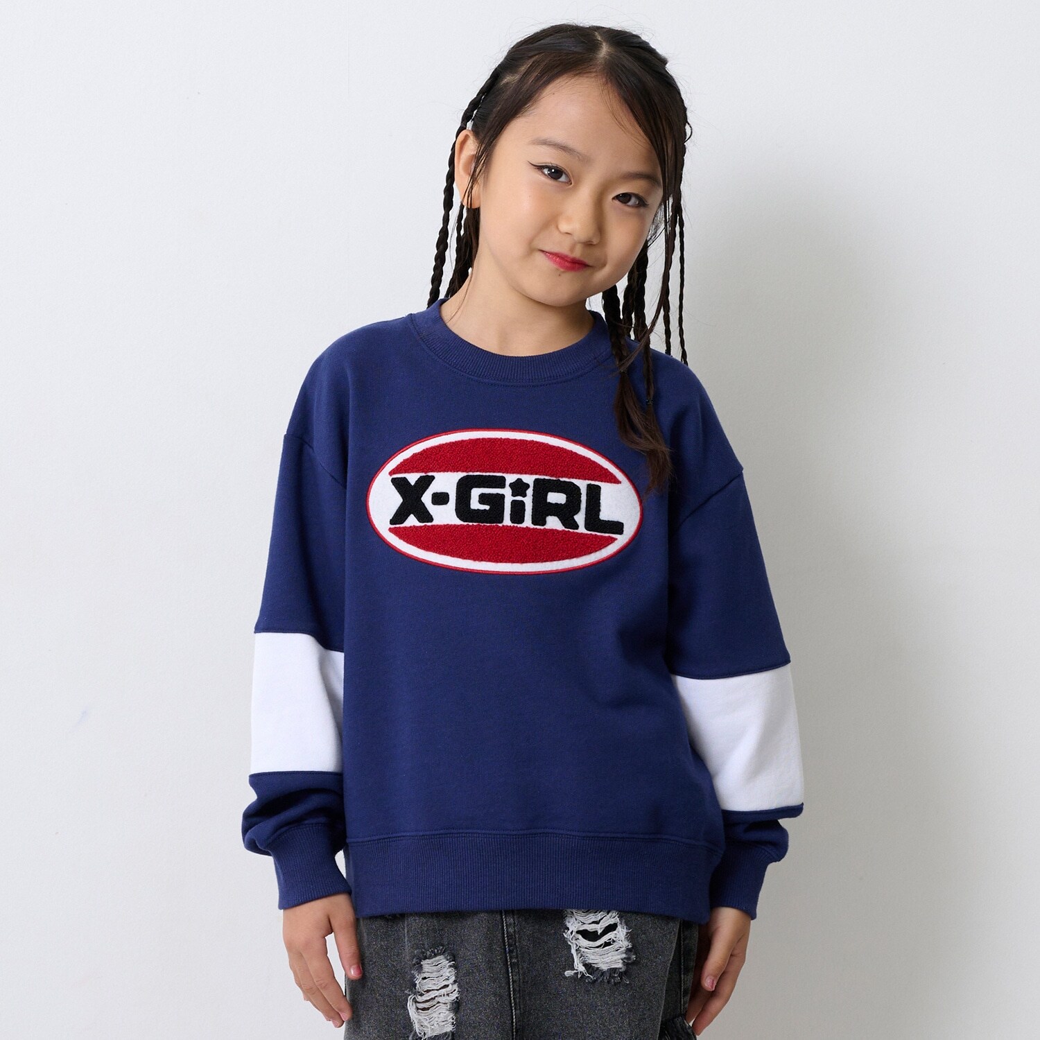 【TBSドラマ フェイクマミー 着用アイテム】サガラ刺しゅうオーバルロゴ配色トレーナー