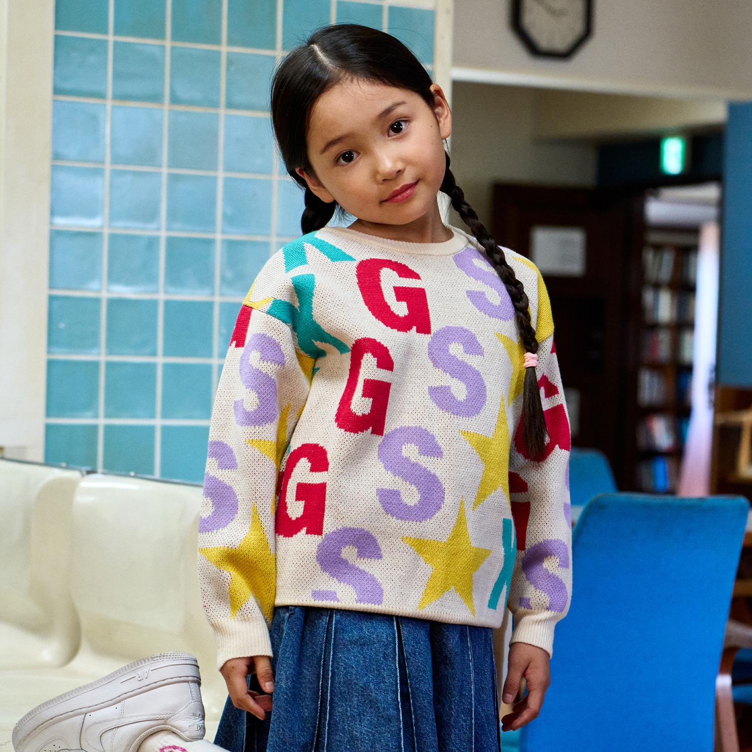 【TBSドラマ フェイクマミー 着用アイテム】ロゴ総柄ニットプルオーバー