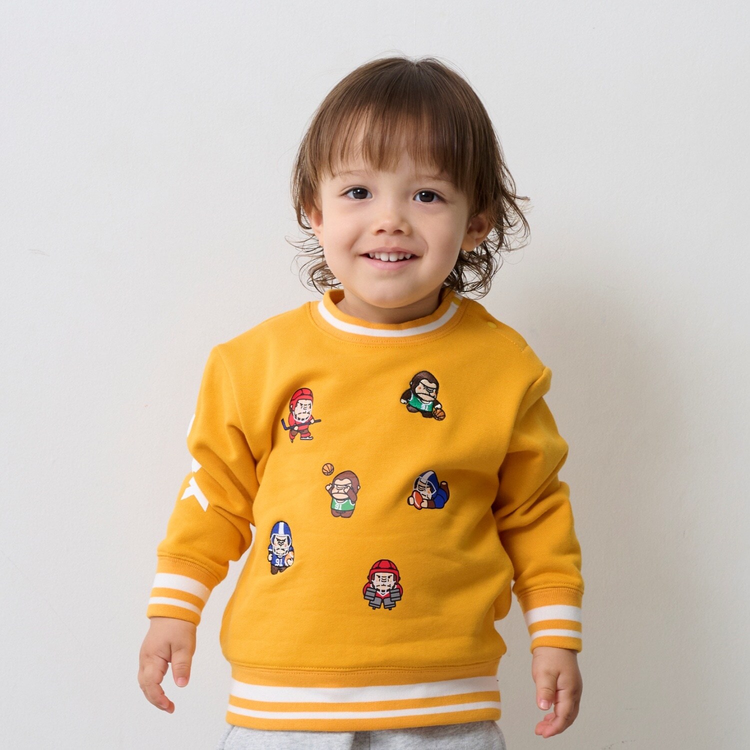 スポーツファニーゴリラ刺しゅうトレーナー