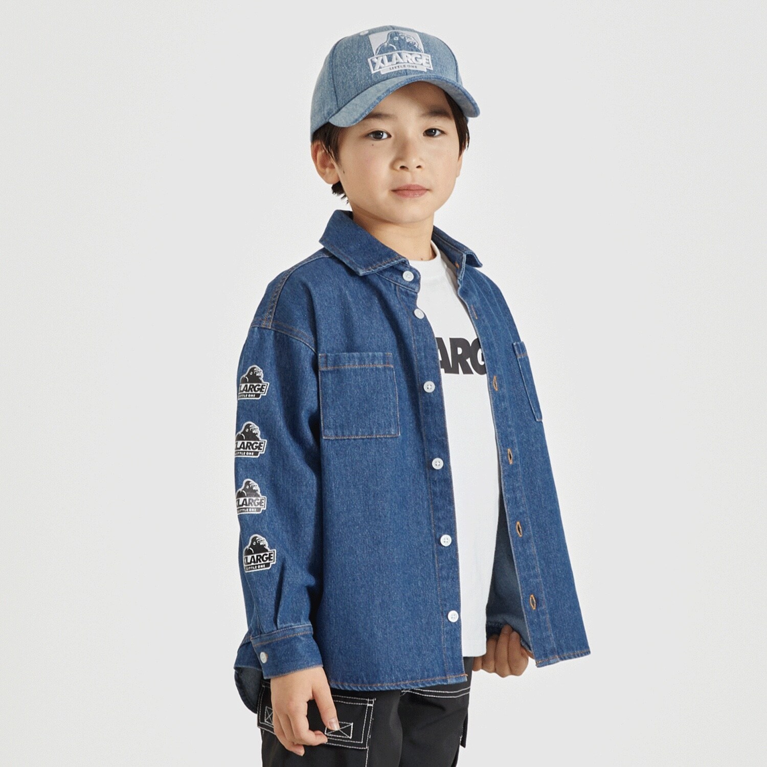 パッチロゴデニム長袖シャツ