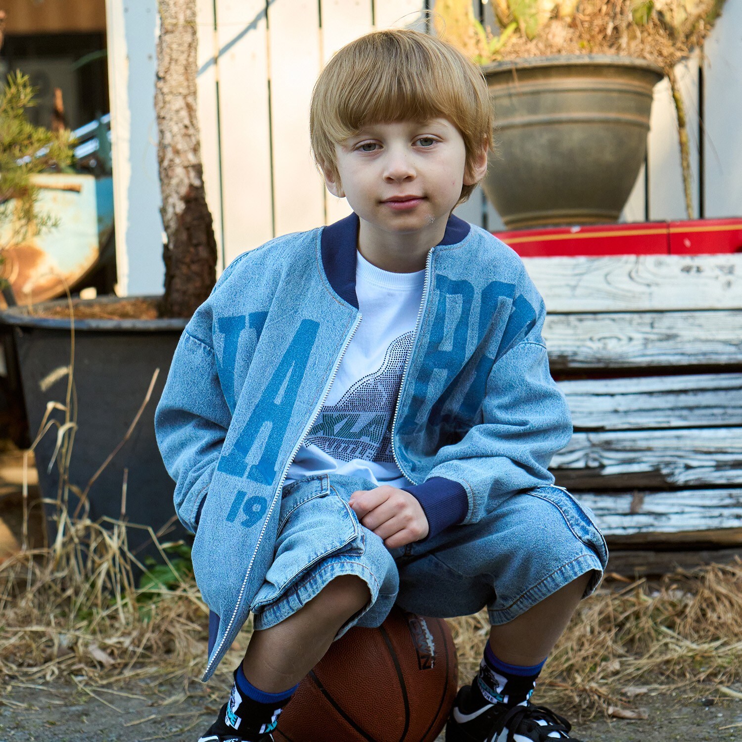 ビッグロゴプリント デニムブルゾン