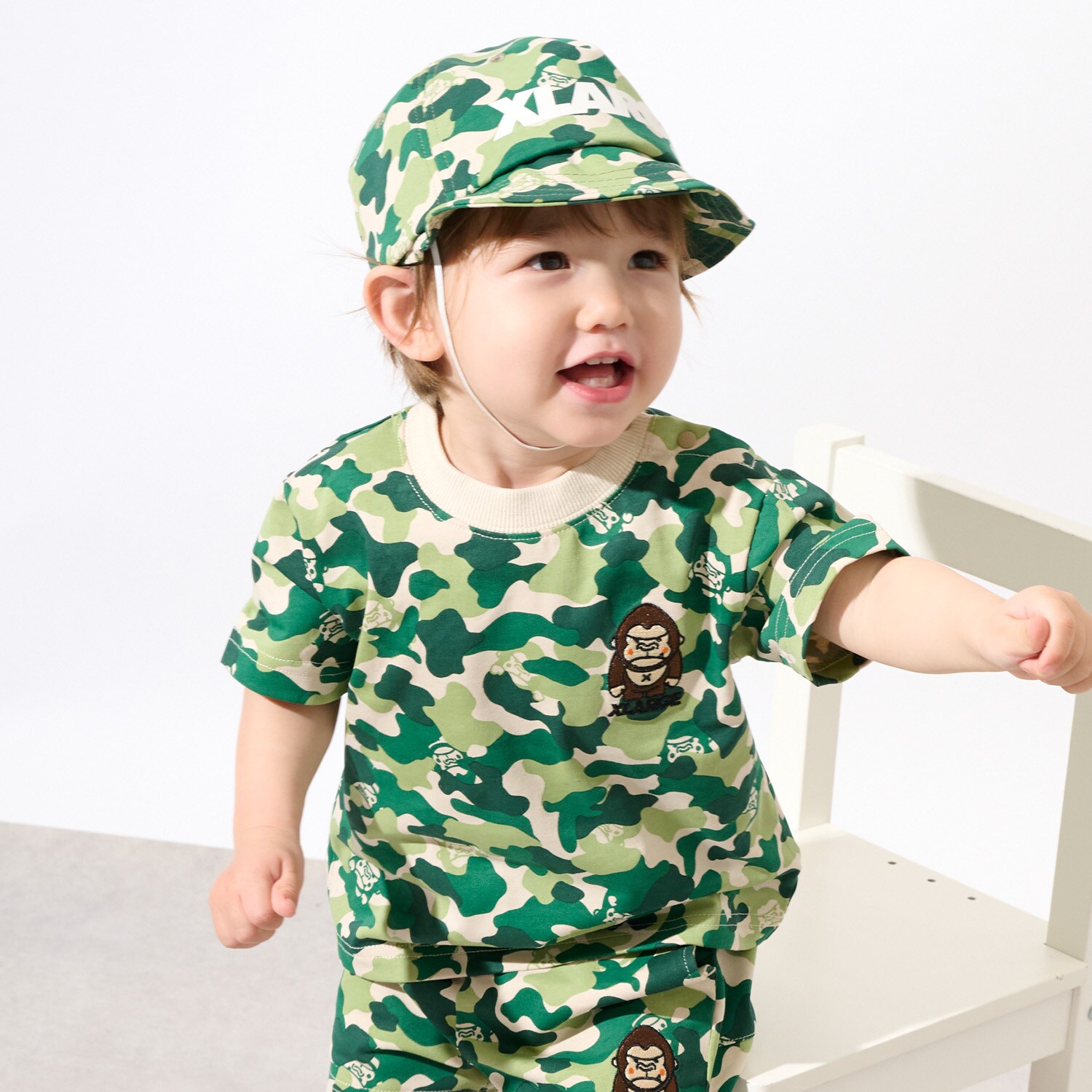 ファニーゴリラカモ総柄 半袖Tシャツ