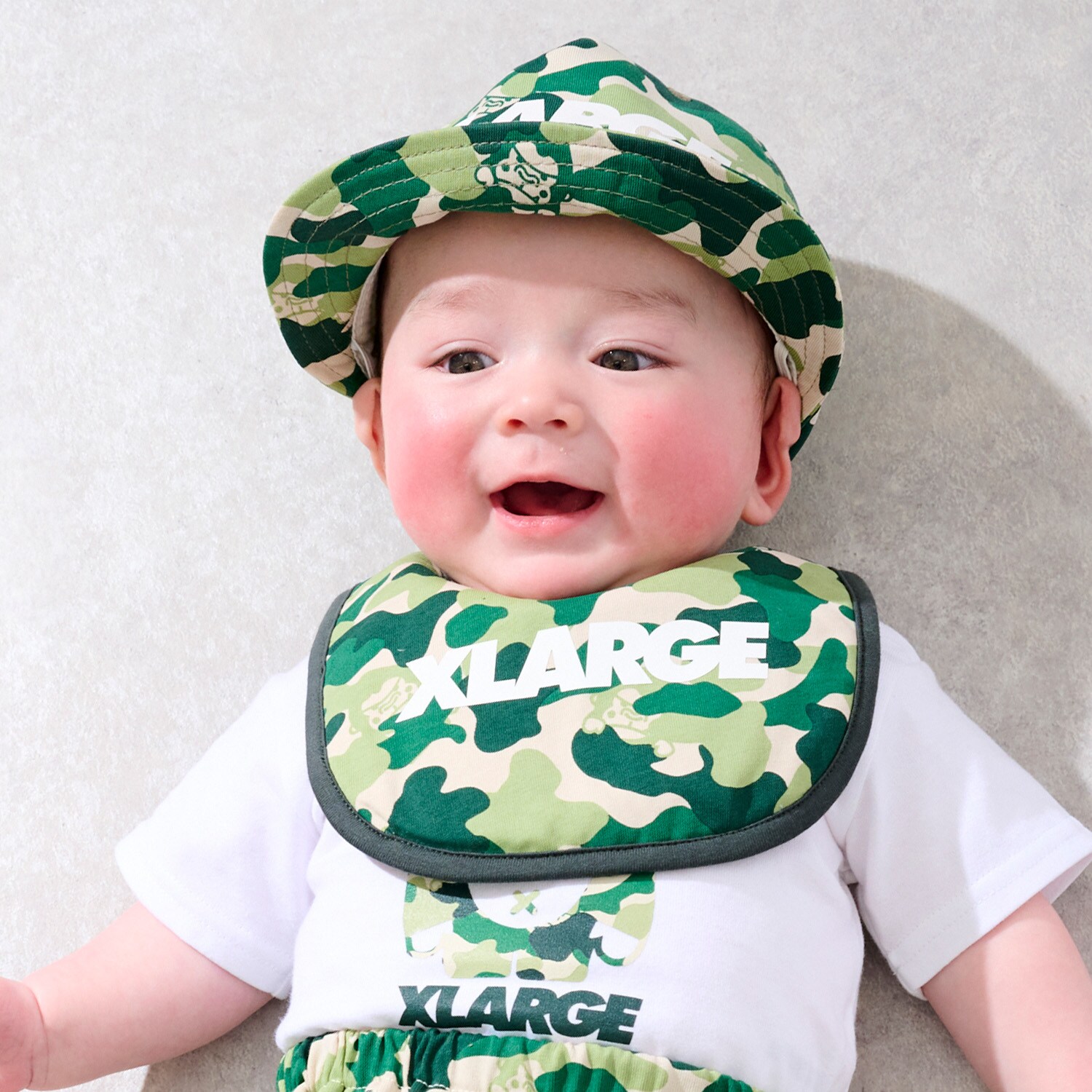 ファニーゴリラカモ総柄 スタイ