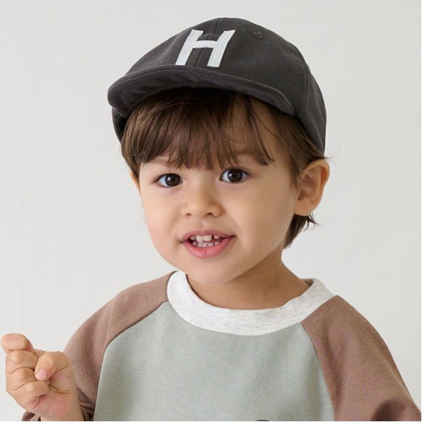 アルファベットロゴキャップ