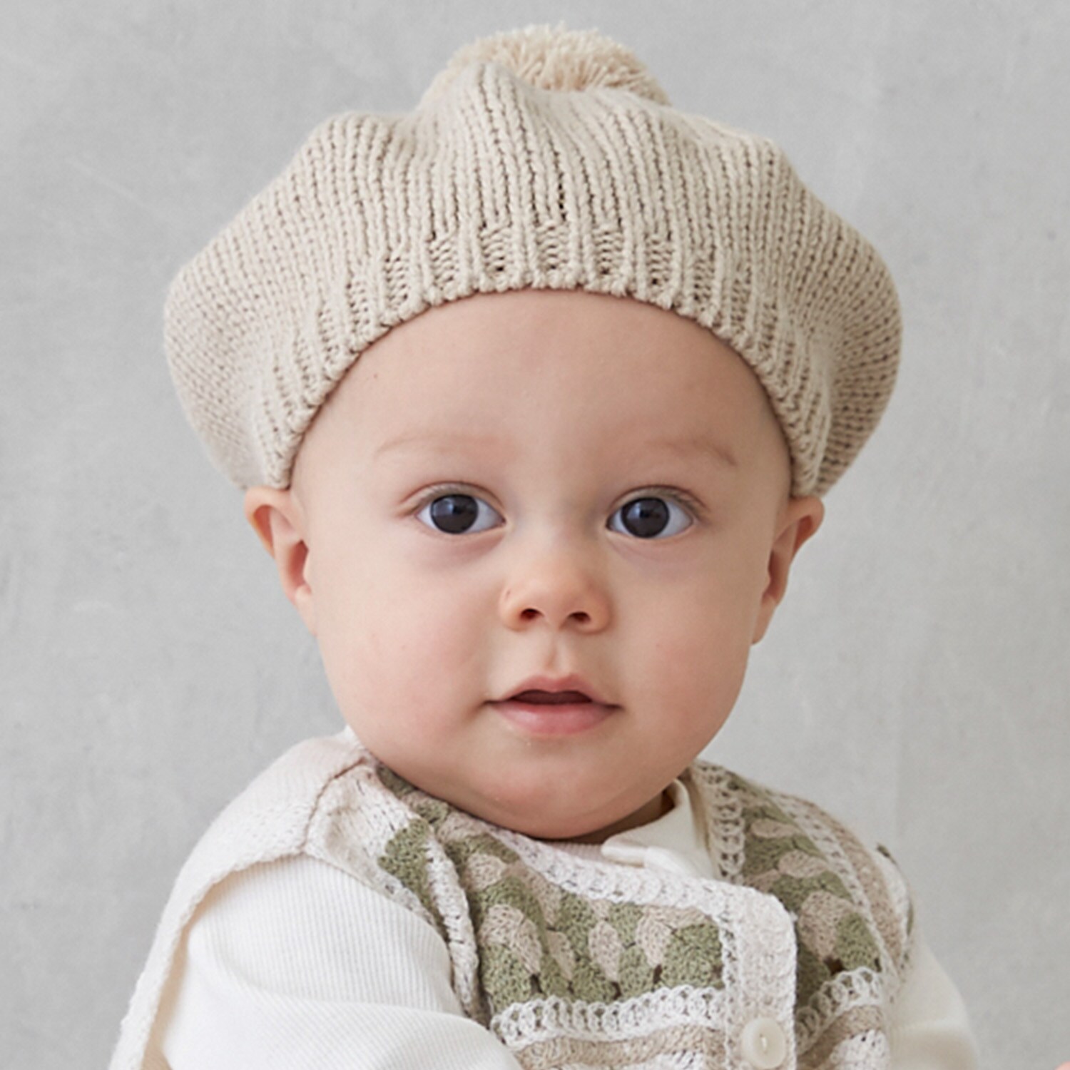 ポンポンつきベレー帽