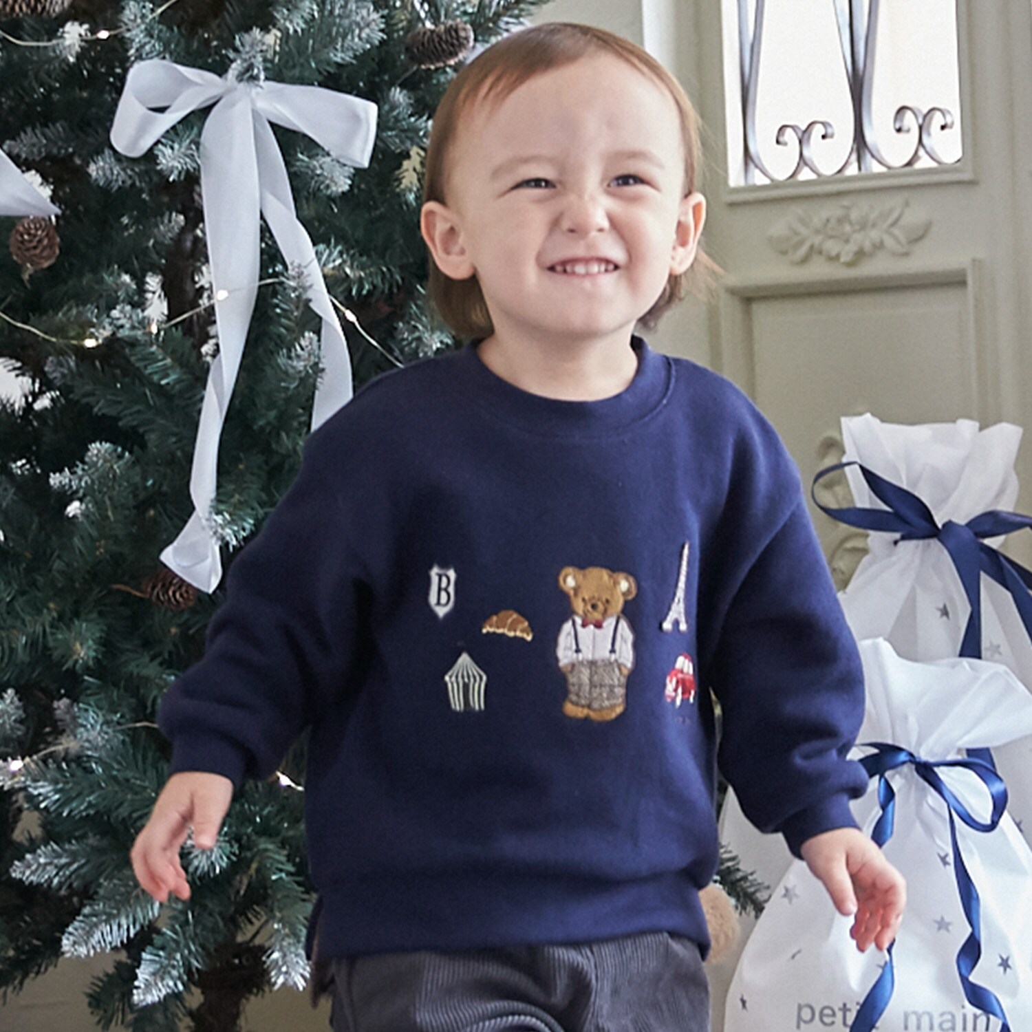 くまモチーフトレーナー