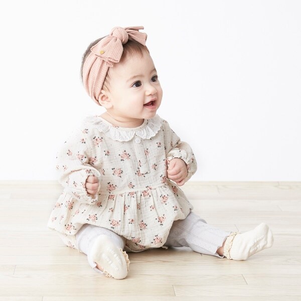 レース衿つき花柄ロンパース