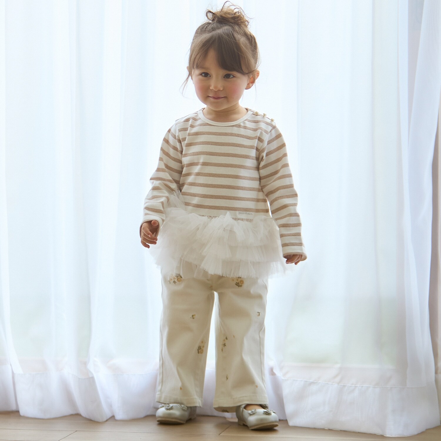 花刺しゅうデニムパンツ