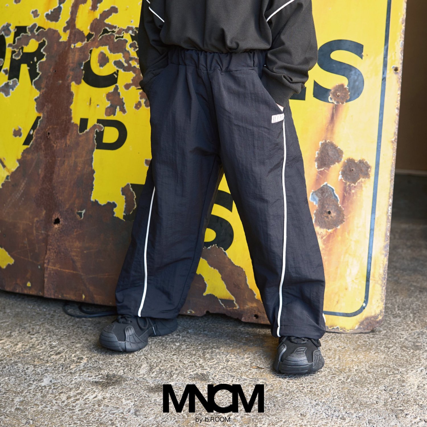 【MNCM】【セットアップ可】サイドラインピステワイドパンツ