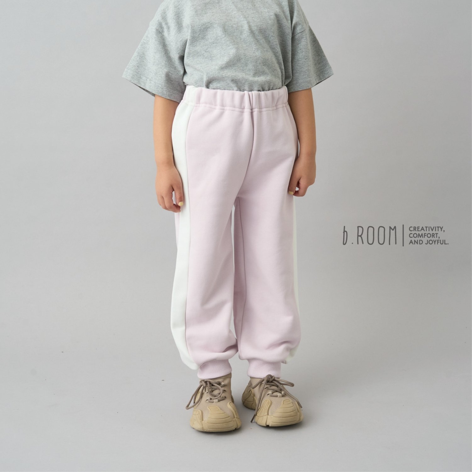 【デイリースタンダードウェアシリーズ】【吸水速乾】ゆったりシルエットのサイドラインスウェットパンツ