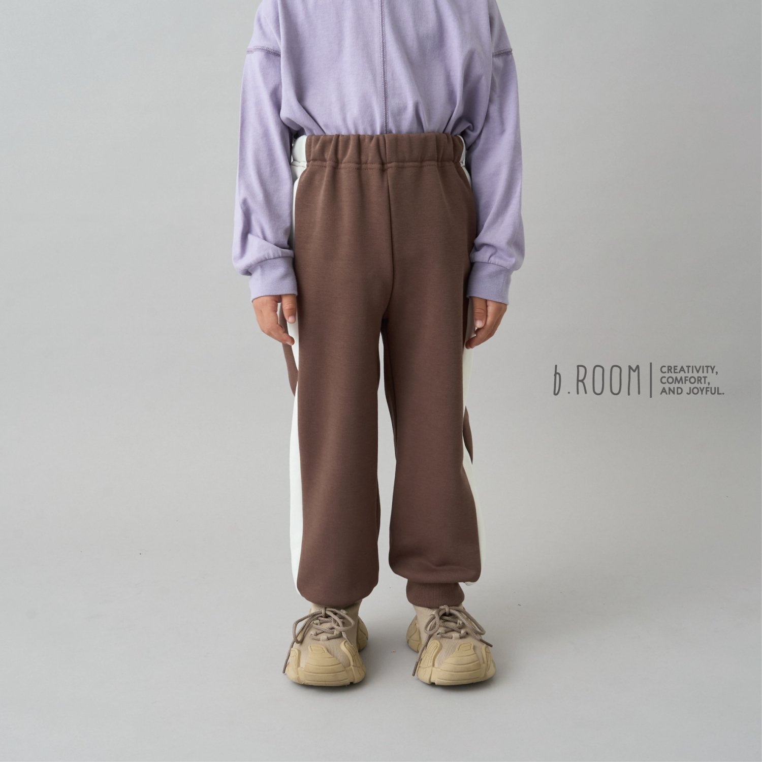 【デイリースタンダードウェアシリーズ】【吸水速乾】ゆったりシルエットのサイドラインスウェットパンツ