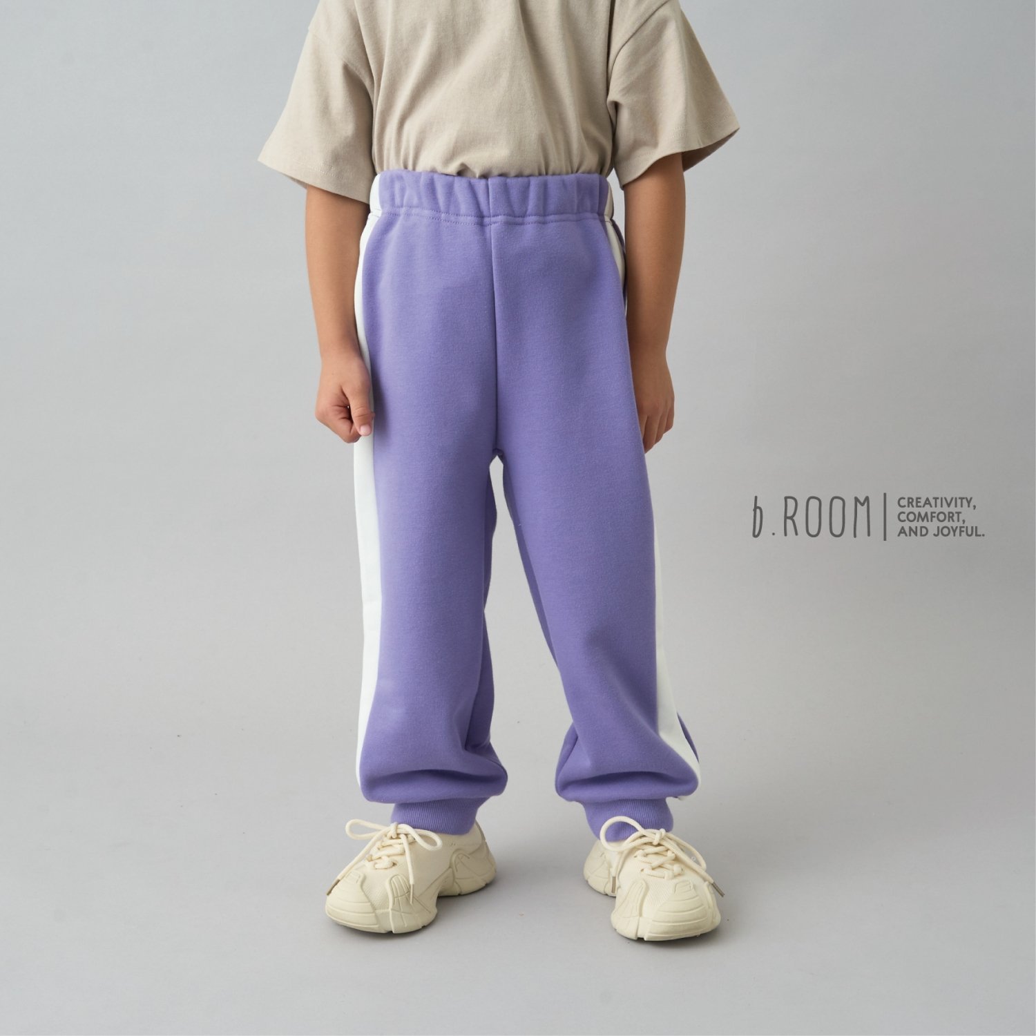 【デイリースタンダードウェアシリーズ】【吸水速乾】ゆったりシルエットのサイドラインスウェットパンツ