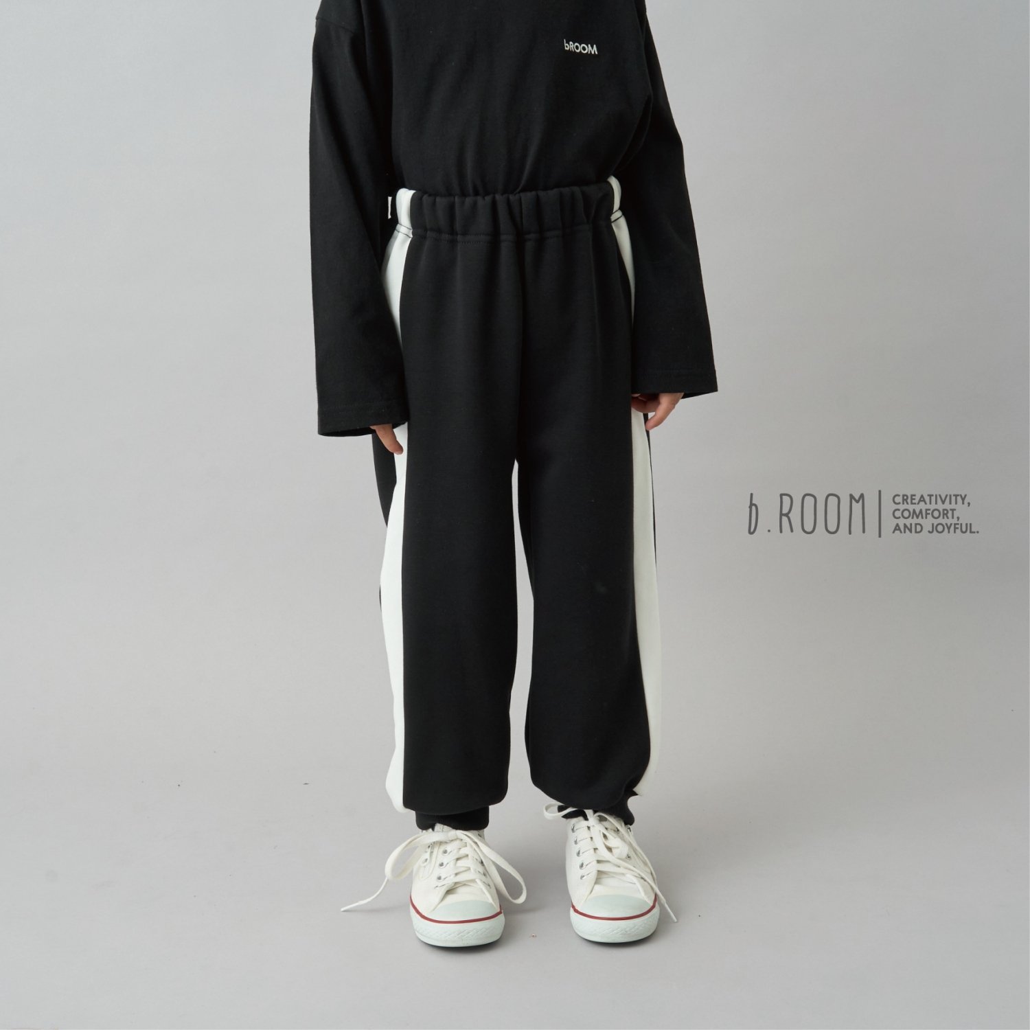 【デイリースタンダードウェアシリーズ】【吸水速乾】ゆったりシルエットのサイドラインスウェットパンツ