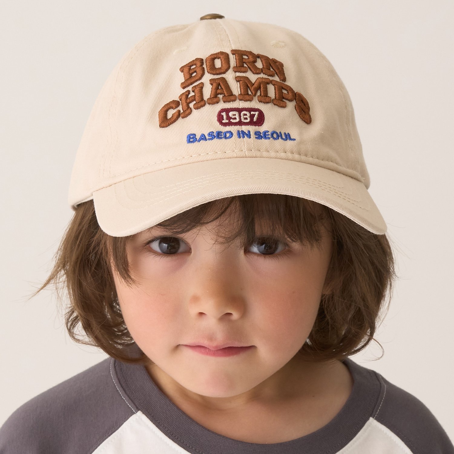 ロゴ刺しゅうキャップ