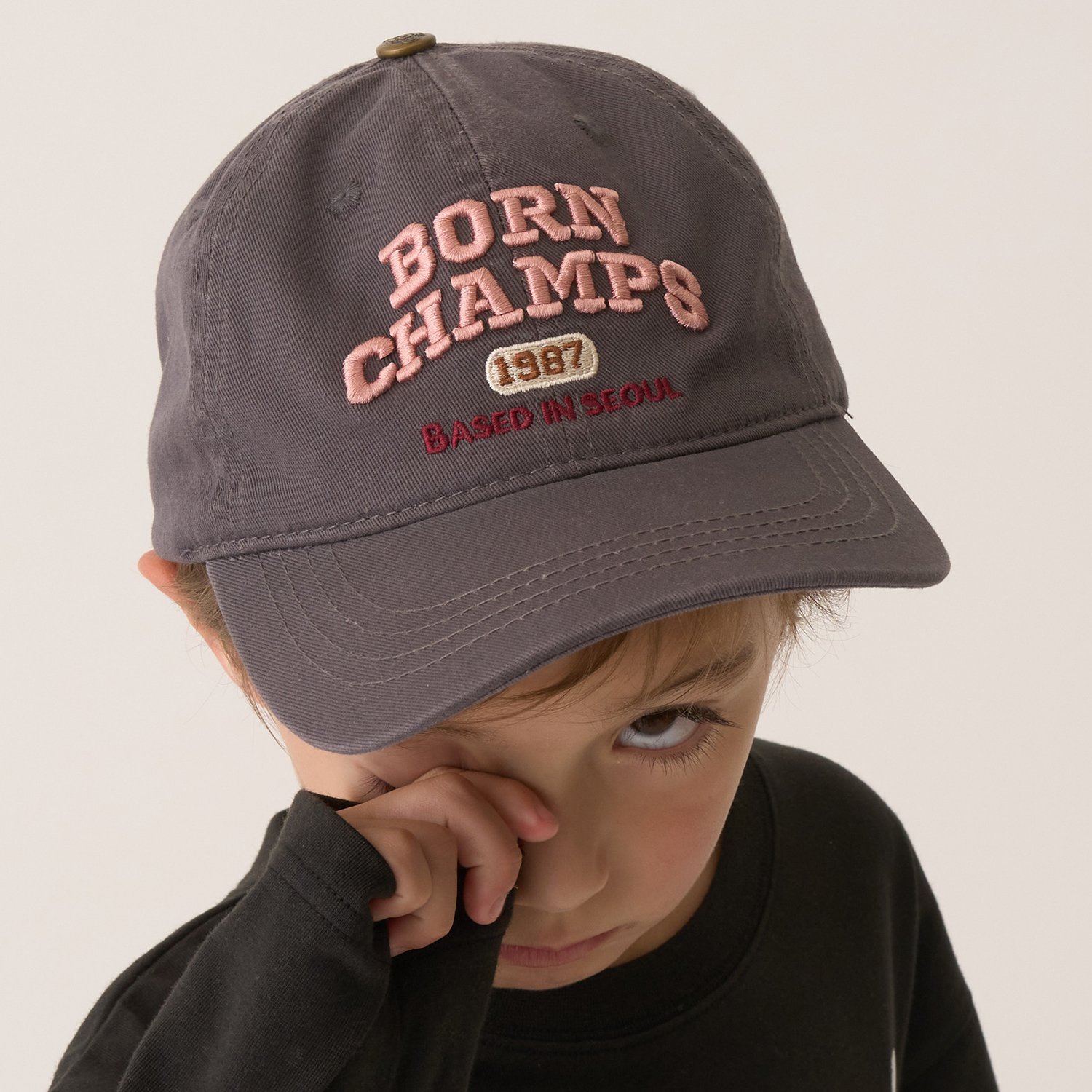 ロゴ刺しゅうキャップ