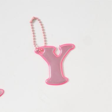 あんしんアルファベットリフレクターチャーム（ピンク）